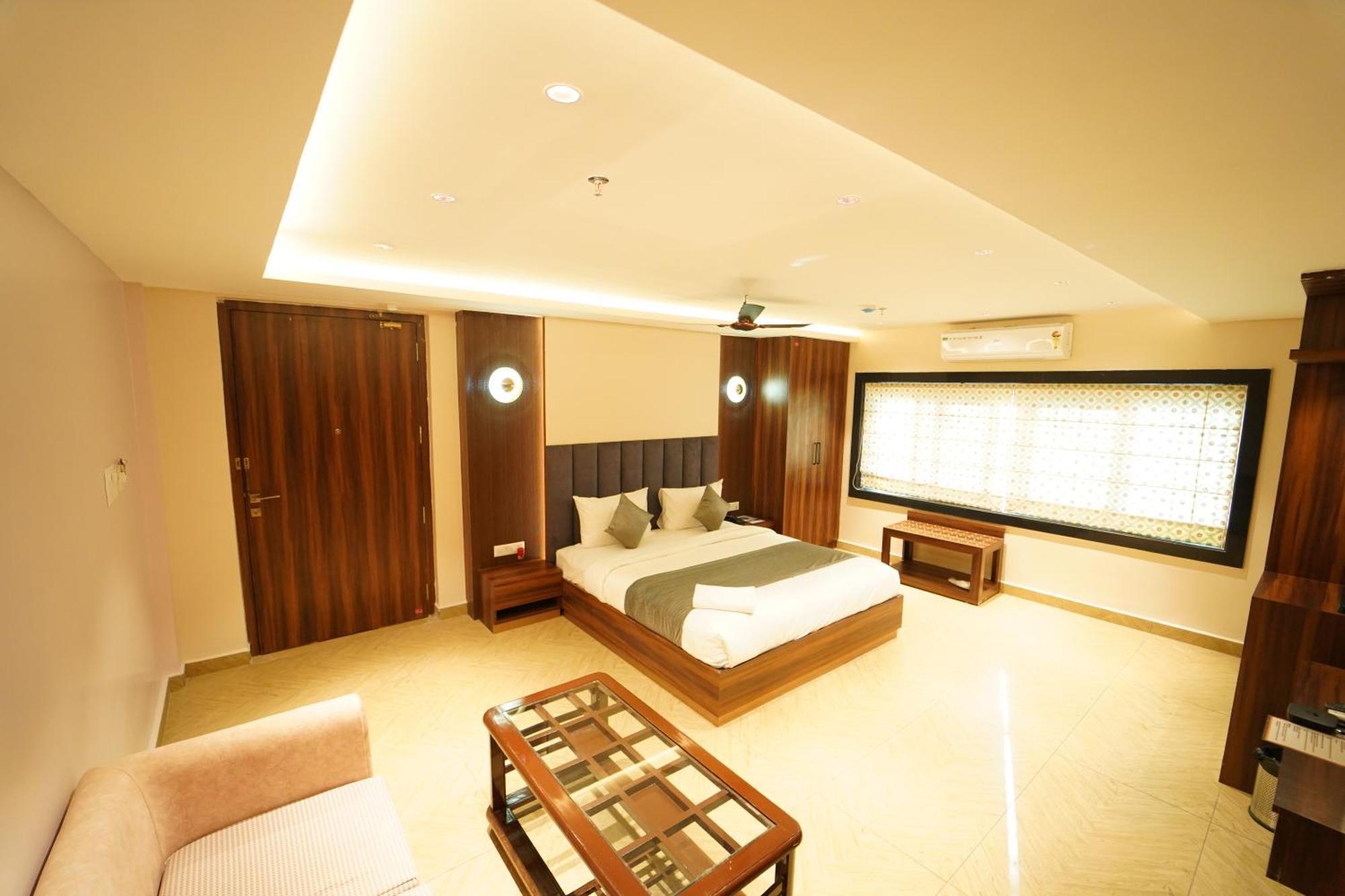 Ananta Sayana Resort *